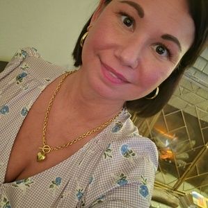 Meet your Posher, Cynthia